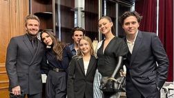 Victoria Beckham ha presentato la nuova collezione a Parigi: dedica per la famiglia