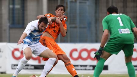 BUSTO ARSIZIO, ITALY - MAY 09: Filippo Ranocchia of Juventus competes for the ball with Federico Gatti of Pro Partia during the Serie C match between Pro Partia and Juventus U23 at Stadio Carlo Speroni on May 09, 2021 in Busto Arsizio, Italy. (Photo by Juventus FC/Juventus FC via Getty Images)