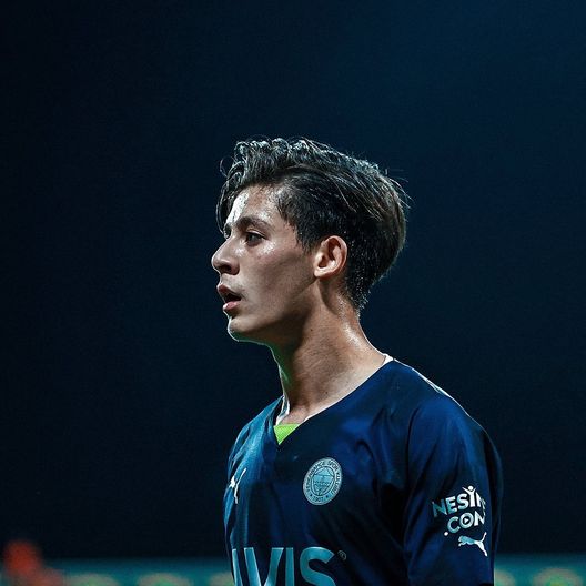 Arda Guler e la foto pubblicata sul suo profilo Twitter poco dopo il gol Fenerbahce, Arda Guler bello di…mamma e dei record- immagine 2