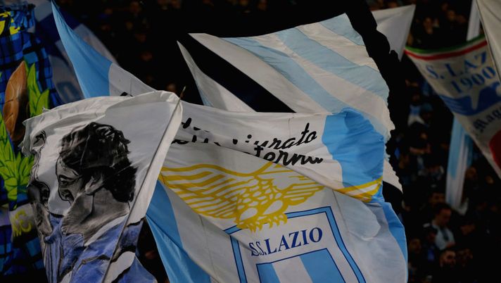 Il 26 gennaio si giocherà Roma-Lazio ma, tra la tifoseria, il derby pare già essere iniziato. Il 26 gennaio si giocherà Roma-Lazio ma, tra la tifoseria, il derby pare già essere iniziato.