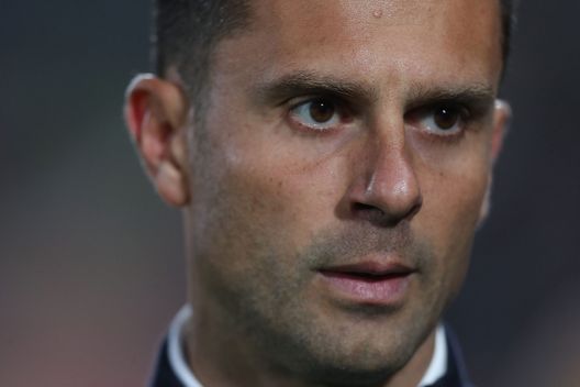 LA SPEZIA, ITALY - OCTOBER 26: Thiago Motta manager of Spezia Calcio looks on during the Serie A match between Spezia Calcio and Genoa CFC at Stadio Alberto Picco on October 26, 2021 in La Spezia, Italy. (Photo by Gabriele Maltinti/Getty Images) LA SPEZIA, ITALY - OCTOBER 26: Thiago Motta manager of Spezia Calcio looks on during the Serie A match between Spezia Calcio and Genoa CFC at Stadio Alberto Picco on October 26, 2021 in La Spezia, Italy. (Photo by Gabriele Maltinti/Getty Images)