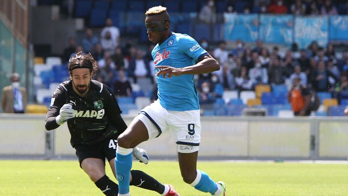 NAPLES, ITALY - APRIL 30: Vìctor Osimhen of Napoli during the Serie A match between SSC Napoli and US Sassuolo at Stadio Diego Armando Maradona on April 30, 2022 in Naples, Italy. (Photo by SSC NAPOLI/SSC NAPOLI via Getty Images) osimhen
