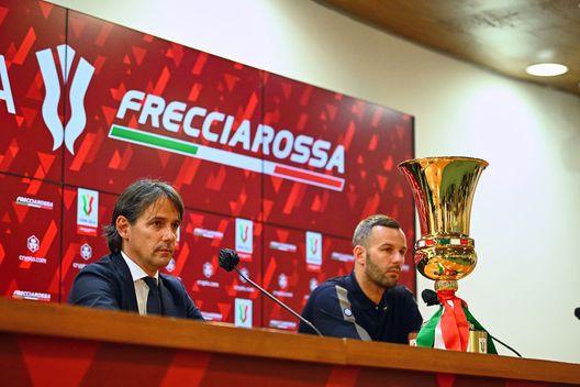 (Photo by Mattia Ozbot - Inter/Inter via Getty Images) Il Mister e il portiere, così l'Inter verso la Finale