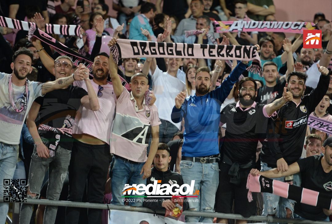 Fototifo, i tifosi allo stadio per Palermo-Virtus Entella 2-2 (gallery) - immagine 142