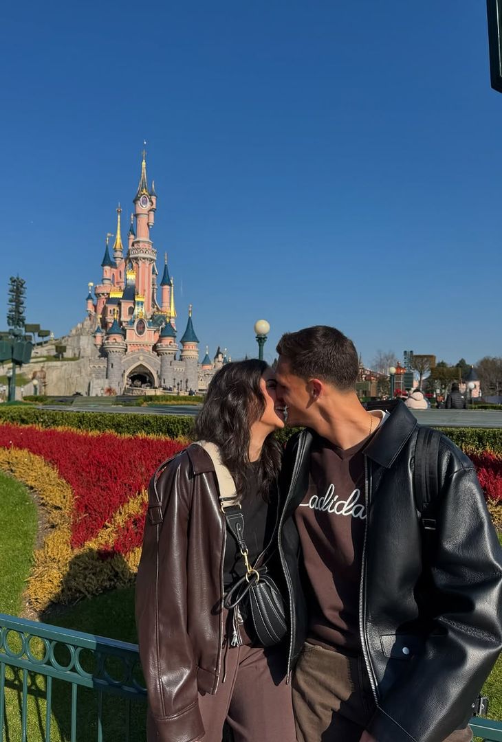 GALLERY Rafa Marin, relax durante la sosta: viaggio a Parigi con la compagna - immagine 5