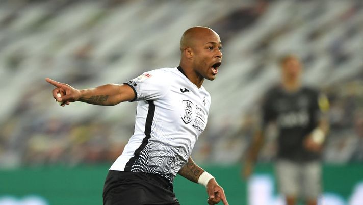 SWANSEA, WALES - NOVEMBER 25: Swansea striker Andre Ayew in action during the Sky Bet Championship match between Swansea City and Sheffield Wednesday at Liberty Stadium on November 25, 2020 in Swansea, Wales. Sporting stadiums around the UK remain under strict restrictions due to the Coronavirus Pandemic as Government social distancing laws prohibit fans inside venues resulting in games being played behind closed doors. (Photo by Stu Forster/Getty Images) SWANSEA, WALES - NOVEMBER 25: Swansea striker Andre Ayew in action during the Sky Bet Championship match between Swansea City and Sheffield Wednesday at Liberty Stadium on November 25, 2020 in Swansea, Wales. Sporting stadiums around the UK remain under strict restrictions due to the Coronavirus Pandemic as Government social distancing laws prohibit fans inside venues resulting in games being played behind closed doors. (Photo by Stu Forster/Getty Images)