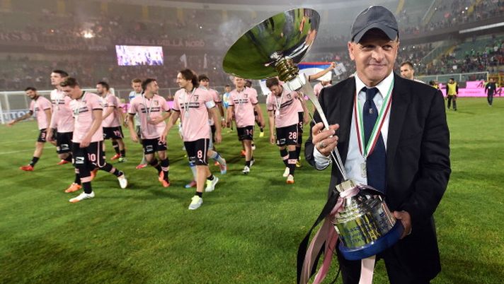Palermo-Crotone 0-0: Iachini e i rosanero alzano al cielo la 'Coppa Ali della Vittoria', avendo terminato al primo posto il campionato di Serie B 2013-14 