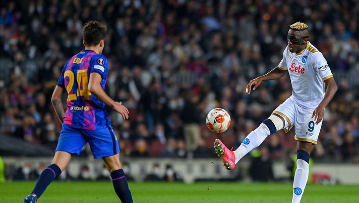 Verso Cagliari-Napoli, Osimhen potrebbe partire inizialmente dalla panchina osimhen napoli barcellona