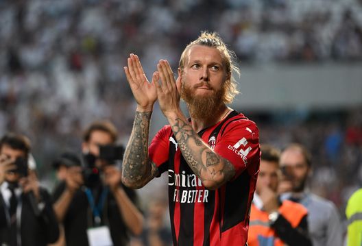 Simon Kjaer (difensore AC Milan) qui al termine di Sassuolo-Milan 0-3 (Serie A 2021-2022): ha vinto uno Scudetto con i rossoneri | News (Getty Images) Simon Kjaer AC Milan Sassuolo-Milan 0-3 Serie A 2021-2022