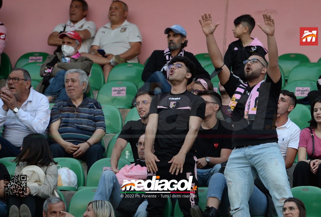 Fototifo, i tifosi allo stadio per Palermo-Virtus Entella 2-2 (gallery) - immagine 87