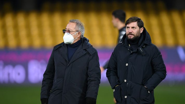 BENEVENTO, ITALY - FEBRUARY 21: Oreste Vigorito, President of Benevento Calcio talks to Pasquale Foggia, Sporting Director of Benevento Calcio during the Serie A match between Benevento Calcio and AS Roma at Stadio Ciro Vigorito on February 21, 2021 in Benevento, Italy. (Photo by Francesco Pecoraro/Getty Images) BENEVENTO, ITALY - FEBRUARY 21: Oreste Vigorito, President of Benevento Calcio talks to Pasquale Foggia, Sporting Director of Benevento Calcio during the Serie A match between Benevento Calcio and AS Roma at Stadio Ciro Vigorito on February 21, 2021 in Benevento, Italy. (Photo by Francesco Pecoraro/Getty Images)
