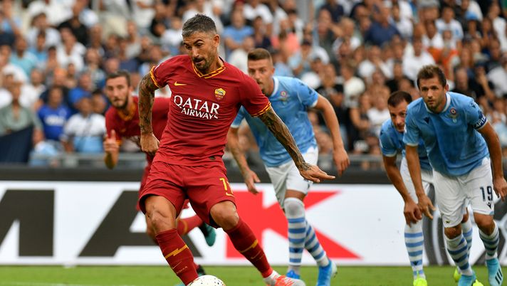ROME, ITALY - SEPTEMBER 01:  Alexander Kolaro of AS Roma scores a opening goal a penalty during the Serie A match between SS Lazio and AS Roma at Stadio Olimpico on September 1, 2019 in Rome, Italy.  (Photo by Marco Rosi/Getty Images) 