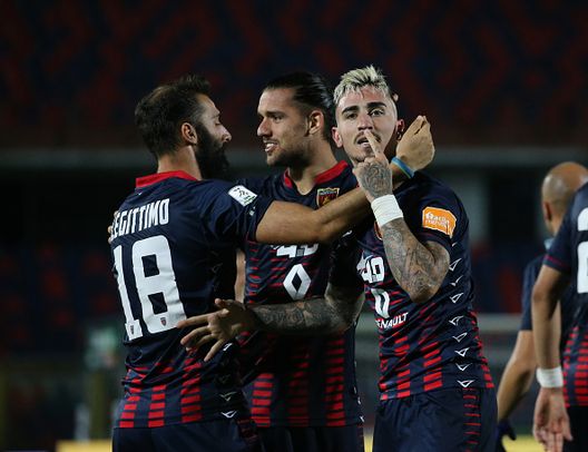 Asencio Cosenza (getty images) Asencio Cosenza (getty images)