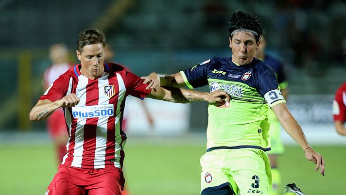 COSENZA, ITALY - AUGUST 06: Claiton Dos Santos (R) of Crotone competes for the ball with Fernando Torres of Atletico de Madrid during a pre-season friendly match between FC Crotone and Club Atletico de Madrid at Stadio Comunale Gigi Marulla on August 6, 2016 in Cosenza, Italy. (Photo by Maurizio Lagana/Getty Images) COSENZA, ITALY - AUGUST 06: Claiton Dos Santos (R) of Crotone competes for the ball with Fernando Torres of Atletico de Madrid during a pre-season friendly match between FC Crotone and Club Atletico de Madrid at Stadio Comunale Gigi Marulla on August 6, 2016 in Cosenza, Italy. (Photo by Maurizio Lagana/Getty Images)