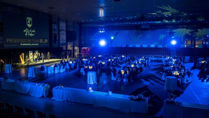 Pallavolo Padova, si comincia: ieri la cena-spettacolo alla Kioene Arena - immagine 1