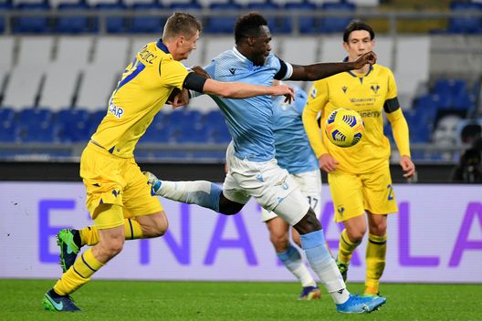 ROME, ITALY - DECEMBER 12: Felipe Caicedo of SS Lazio compete for the ball with Pawel Marek Dawidowicz of Hellas Verona FC during the Serie A match between SS Lazio and Hellas Verona FC at Stadio Olimpico on December 12, 2020 in Rome, Italy. (Photo by Marco Rosi - SS Lazio/Getty Images) ROME, ITALY - DECEMBER 12: Felipe Caicedo of SS Lazio compete for the ball with Pawel Marek Dawidowicz of Hellas Verona FC during the Serie A match between SS Lazio and Hellas Verona FC at Stadio Olimpico on December 12, 2020 in Rome, Italy. (Photo by Marco Rosi - SS Lazio/Getty Images)