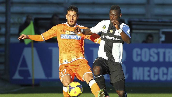 PARMA, ITALY - JANUARY 26: Roberto Maximiliano Pereyra of Udinese Calcio is challenged by Afriyie Acquah of Parma FC during the Serie A match between Parma FC and Udinese Calcio at Stadio Ennio Tardini on January 26, 2014 in Parma, Italy. (Photo by Marco Luzzani/Getty Images) PARMA, ITALY - JANUARY 26: Roberto Maximiliano Pereyra of Udinese Calcio is challenged by Afriyie Acquah of Parma FC during the Serie A match between Parma FC and Udinese Calcio at Stadio Ennio Tardini on January 26, 2014 in Parma, Italy. (Photo by Marco Luzzani/Getty Images)