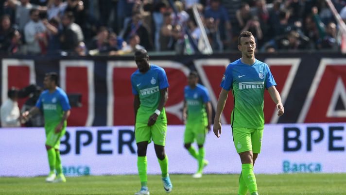 CROTONE, ITALY - APRIL 09: Ivan Perisic of FC Internazionale (R) dejected during the Serie A match between FC Crotone and FC Internazionale at Stadio Comunale Ezio Scida on April 9, 2017 in Crotone, Italy. (Photo by Claudio Villa - Inter/Inter via Getty Images) CROTONE, ITALY - APRIL 09: Ivan Perisic of FC Internazionale (R) dejected during the Serie A match between FC Crotone and FC Internazionale at Stadio Comunale Ezio Scida on April 9, 2017 in Crotone, Italy. (Photo by Claudio Villa - Inter/Inter via Getty Images)
