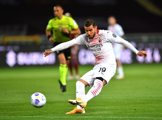 TURIN, ITALY - MAY 12: Theo Hernandez of A.C. Milan scores their side's first goal during the Serie A match between Torino FC and AC Milan at Stadio Olimpico di Torino on May 12, 2021 in Turin, Italy. Sporting stadiums around Italy remain under strict restrictions due to the Coronavirus Pandemic as Government social distancing laws prohibit fans inside venues resulting in games being played behind closed doors. (Photo by Valerio Pennicino/Getty Images) Torna la Serie A: big match Juventus-Roma e Lazio-Inter. Dove vedere le partite- immagine 2