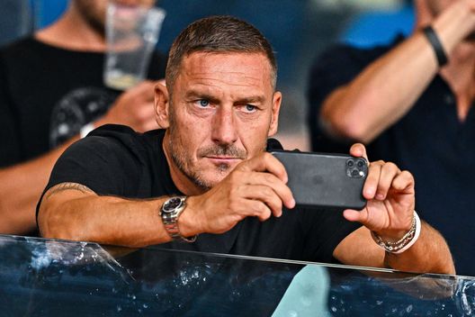 Roma, infortuni per Baldanzi e Azmoun. Totti: “Con questa dirigenza non torno”- immagine 2