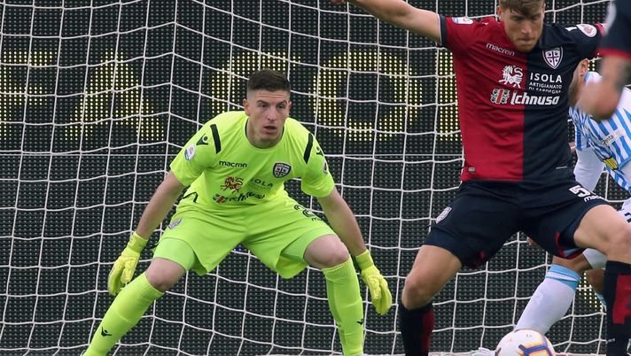 CAGLIARI, ITALY - APRIL 07: Alessio Cragno of Cagliari in action during the Serie A match between Cagliari and SPAL at Sardegna Arena on April 7, 2019 in Cagliari, Italy. (Photo by Enrico Locci/Getty Images) CAGLIARI, ITALY - APRIL 07: Alessio Cragno of Cagliari in action during the Serie A match between Cagliari and SPAL at Sardegna Arena on April 7, 2019 in Cagliari, Italy. (Photo by Enrico Locci/Getty Images)