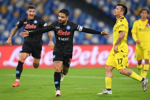 NAPLES, ITALY - OCTOBER 28: Lorenzo Insigne of SSC Napoli celebrates after scoring their side's third goal during the Serie A match between SSC Napoli and Bologna FC at Stadio Diego Armando Maradona on October 28, 2021 in Naples, Italy. (Photo by Francesco Pecoraro/Getty Images) NAPLES, ITALY - OCTOBER 28: Lorenzo Insigne of SSC Napoli celebrates after scoring their side's third goal during the Serie A match between SSC Napoli and Bologna FC at Stadio Diego Armando Maradona on October 28, 2021 in Naples, Italy. (Photo by Francesco Pecoraro/Getty Images)