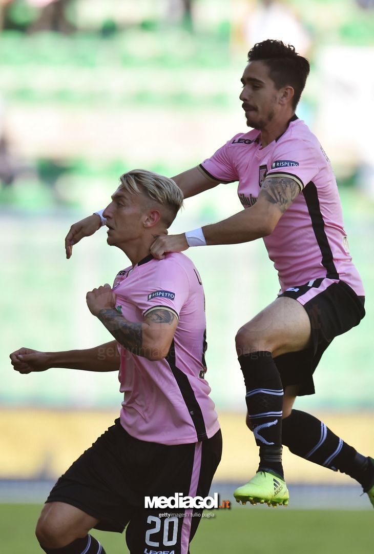  PALERMO, ITALY - OCTOBER 08:  Giuseppe La Gumina of Palermo celebrates after scoring the opening goal during the Serie B match between US Citta di Palermo and Parma Calcio on October 8, 2017 in Palermo, Italy.  (Photo by Tullio M. Puglia/Getty Images) 