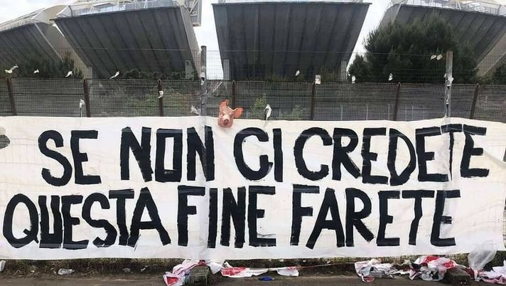 Bari, minacce di morte alla squadra: &#8220;Se non ci credete, questa fine farete&#8221; 