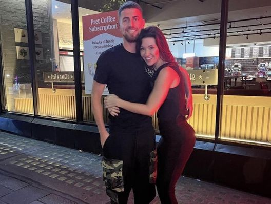 Jorginho, la compagna insulta Paola Saulino: “P*****a, giù le mani”. Lei: “Le corna fanno…” Jorginho, la compagna insulta Paola Saulino: “P*****a, giù le mani”. Lei: “Le corna fanno…” - immagine 1