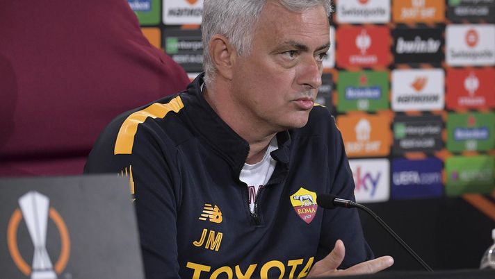 Mourinho: “Voglio 67mila giocatori, da due giorni vivo recluso a Trigoria” - immagine 1