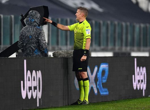 TURIN, ITALY - DECEMBER 05: Referee Daniele Orsato checks the pitchside monitor during a VAR review before disallowing the goal scored by Juan Cuadrado of Juventus F.C. (not in picture) for offside during the Serie A match between Juventus and Torino FC at Allianz Stadium on December 05, 2020 in Turin, Italy. Football Stadiums around Italy remain empty due to the Coronavirus Pandemic as Government social distancing laws prohibit fans inside venues resulting in fixtures being played behind closed doors. (Photo by Valerio Pennicino/Getty Images) TURIN, ITALY - DECEMBER 05: Referee Daniele Orsato checks the pitchside monitor during a VAR review before disallowing the goal scored by Juan Cuadrado of Juventus F.C. (not in picture) for offside during the Serie A match between Juventus and Torino FC at Allianz Stadium on December 05, 2020 in Turin, Italy. Football Stadiums around Italy remain empty due to the Coronavirus Pandemic as Government social distancing laws prohibit fans inside venues resulting in fixtures being played behind closed doors. (Photo by Valerio Pennicino/Getty Images)