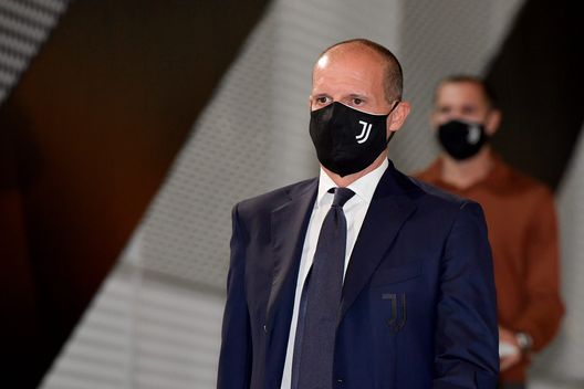 TURIN, ITALY - OCTOBER 17: head coach of Juventus Massimiliano Allegri arrives at the stadium prior to the Serie A match between Juventus and AS Roma at Allianz Stadium on October 17, 2021 in Turin, Italy. (Photo by Daniele Badolato - Juventus FC/Juventus FC via Getty Images) TURIN, ITALY - OCTOBER 17: head coach of Juventus Massimiliano Allegri arrives at the stadium prior to the Serie A match between Juventus and AS Roma at Allianz Stadium on October 17, 2021 in Turin, Italy. (Photo by Daniele Badolato - Juventus FC/Juventus FC via Getty Images)