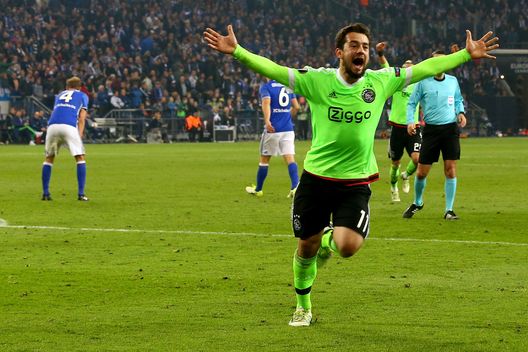  GELSENKIRCHEN, GERMANY - APRIL 20: Amin Younes of Amsterdam celebrates the second goal during the UEFA Europa League quarter final second leg match between FC Schalke 04 and Ajax Amsterdam at Veltins-Arena on April 20, 2017 in Gelsenkirchen, Germany. (Photo by Christof Koepsel/Bongarts/Getty Images) 