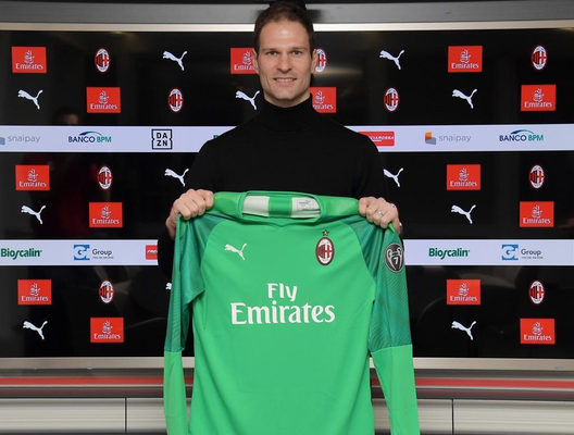 Asmir Begovic, nuovo portiere del Milan (credits: Official Asmir Begovic Twitter account) 