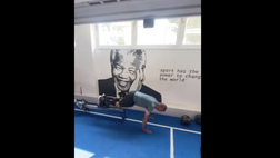 VIDEO Gullit in forma smagliante: ecco gli esercizi dell’ex Milan in palestra