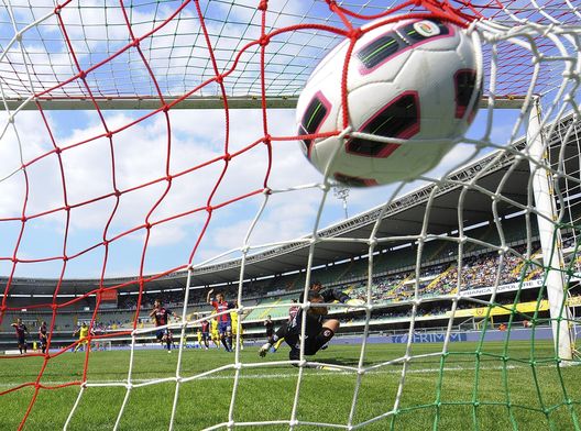 VERONA, ITALY - APRIL 17: Goalkeeper Emiliano Viviano of Bologna fails to stop Kevin Constant of Chievo scoring the opening goal of the Serie A match between AC Chievo Verona and Bologna FC at Stadio Marc'Antonio Bentegodi on April 17, 2011 in Verona, Italy. (Photo by Dino Panato/Getty Images) VERONA, ITALY - APRIL 17: Goalkeeper Emiliano Viviano of Bologna fails to stop Kevin Constant of Chievo scoring the opening goal of the Serie A match between AC Chievo Verona and Bologna FC at Stadio Marc'Antonio Bentegodi on April 17, 2011 in Verona, Italy. (Photo by Dino Panato/Getty Images)