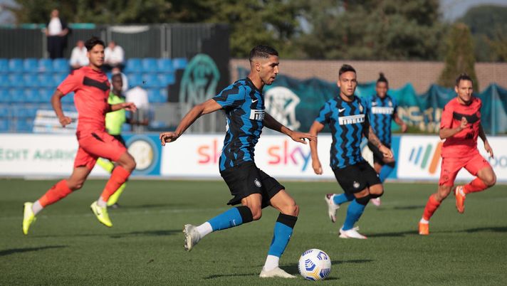 COMO, ITALY - SEPTEMBER 15: Achraf Hakimi of FC Internazionale in action during the Pre-Season Friendly match between FC Internazionale and Lugano at the club's training ground Suning Training Center in memory of Angelo Moratti on September 15, 2020 in Como, Italy. (Photo by Emilio Andreoli - Inter/Inter via Getty Images) COMO, ITALY - SEPTEMBER 15: Achraf Hakimi of FC Internazionale in action during the Pre-Season Friendly match between FC Internazionale and Lugano at the club's training ground Suning Training Center in memory of Angelo Moratti on September 15, 2020 in Como, Italy. (Photo by Emilio Andreoli - Inter/Inter via Getty Images)