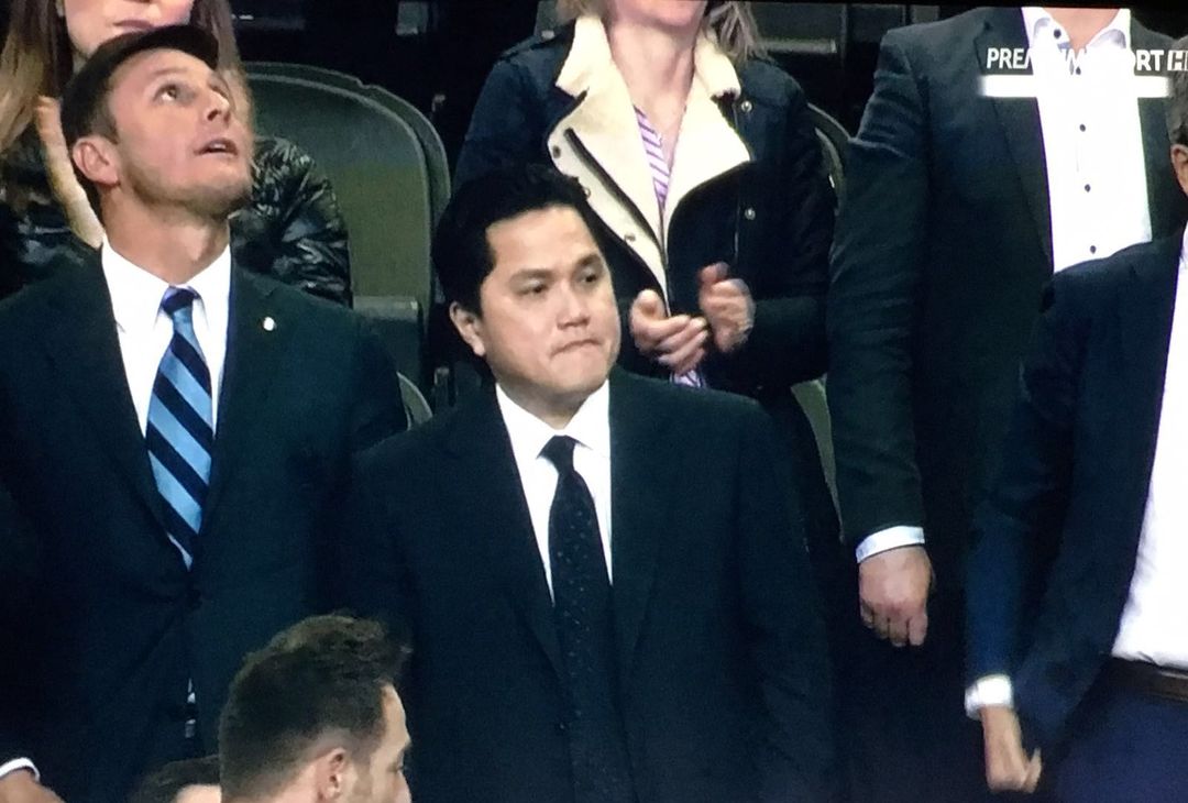  Il presidente dell'Inter Erick Thohir con il vicepresident a vita Javier Zanetti in tribuna al Meazza
  