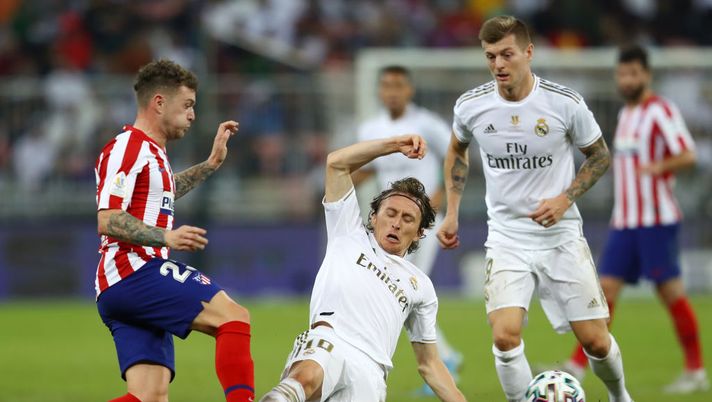 JEDDAH, SAUDI ARABIA - JANUARY 12: Kieran Trippier of Atletico Madrid battles for possession with Luka Modric of Real Madrid during the Supercopa de Espana Final match between Real Madrid and Club Atletico de Madrid at King Abdullah Sports City on January 12, 2020 in Jeddah, Saudi Arabia. (Photo by Francois Nel/Getty Images) JEDDAH, SAUDI ARABIA - JANUARY 12: Kieran Trippier of Atletico Madrid battles for possession with Luka Modric of Real Madrid during the Supercopa de Espana Final match between Real Madrid and Club Atletico de Madrid at King Abdullah Sports City on January 12, 2020 in Jeddah, Saudi Arabia. (Photo by Francois Nel/Getty Images)