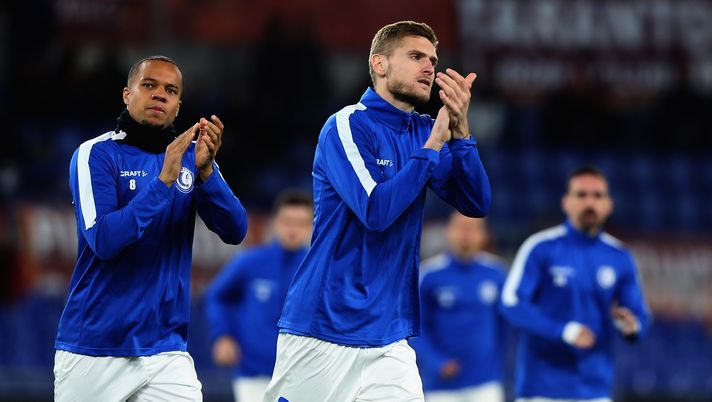 ROME, ITALY - FEBRUARY 20: Vadis Odjidja and Igor Plastun of KAA Gent greet the fans during the warm up before the UEFA Europa League round of 32 first leg match between AS Roma and KAA Gent at Stadio Olimpico on February 20, 2020 in Rome, Italy. (Photo by Paolo Bruno/Getty Images) ROME, ITALY - FEBRUARY 20: Vadis Odjidja and Igor Plastun of KAA Gent greet the fans during the warm up before the UEFA Europa League round of 32 first leg match between AS Roma and KAA Gent at Stadio Olimpico on February 20, 2020 in Rome, Italy. (Photo by Paolo Bruno/Getty Images)