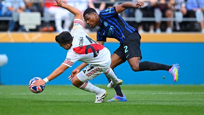 Dumfries manda un messaggio agli haters: “Grazie a tutti, ad alcuni dico che dovrebbero…” - immagine 1