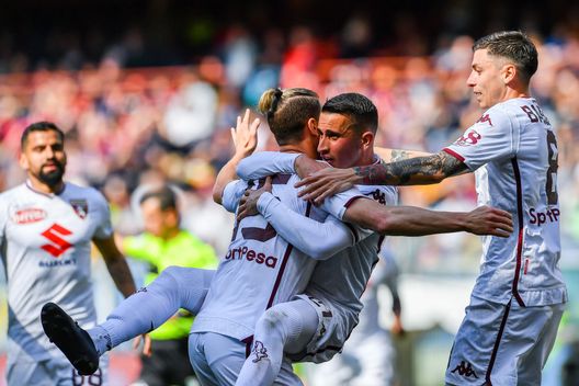 GENOA, ITALY - APRIL 20: Cristian Ansaldi of Torino (2nd from left) celebrates with his team-mates Alejandro Berenguer and Daniele Baselli after scoring a goal during the Serie A match between Genoa CFC and Torino FC at Stadio Luigi Ferraris on April 20, 2019 in Genoa, Italy. (Photo by Paolo Rattini/Getty Images) GENOA, ITALY - APRIL 20: Cristian Ansaldi of Torino (2nd from left) celebrates with his team-mates Alejandro Berenguer and Daniele Baselli after scoring a goal during the Serie A match between Genoa CFC and Torino FC at Stadio Luigi Ferraris on April 20, 2019 in Genoa, Italy. (Photo by Paolo Rattini/Getty Images)