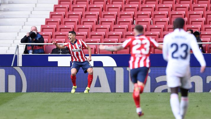 MADRID, SPAIN - MARCH 07: Luis Suarez of Atletico de Madrid celebrates after scoring their side's first goal during the La Liga Santander match between Atletico de Madrid and Real Madrid at Estadio Wanda Metropolitano on March 07, 2021 in Madrid, Spain. Sporting stadiums around Spain remain under strict restrictions due to the Coronavirus Pandemic as Government social distancing laws prohibit fans inside venues resulting in games being played behind closed doors. (Photo by Denis Doyle/Getty Images) MADRID, SPAIN - MARCH 07: Luis Suarez of Atletico de Madrid celebrates after scoring their side's first goal during the La Liga Santander match between Atletico de Madrid and Real Madrid at Estadio Wanda Metropolitano on March 07, 2021 in Madrid, Spain. Sporting stadiums around Spain remain under strict restrictions due to the Coronavirus Pandemic as Government social distancing laws prohibit fans inside venues resulting in games being played behind closed doors. (Photo by Denis Doyle/Getty Images)