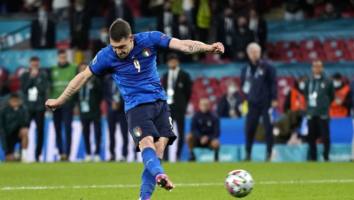 LONDON, ENGLAND - JULY 06: Andrea Belotti of Italy scores their team's second penalty in the penalty shoot out during the UEFA Euro 2020 Championship Semi-final match between Italy and Spain at Wembley Stadium on July 06, 2021 in London, England. (Photo by Frank Augstein - Pool/Getty Images) 