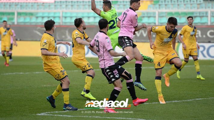 Palermo, quanti rimpianti: tre sconfitte e 17 punti persi in rimonta dai rosanero  Palermo, quanti rimpianti: tre sconfitte e 17 punti persi in rimonta dai rosanero