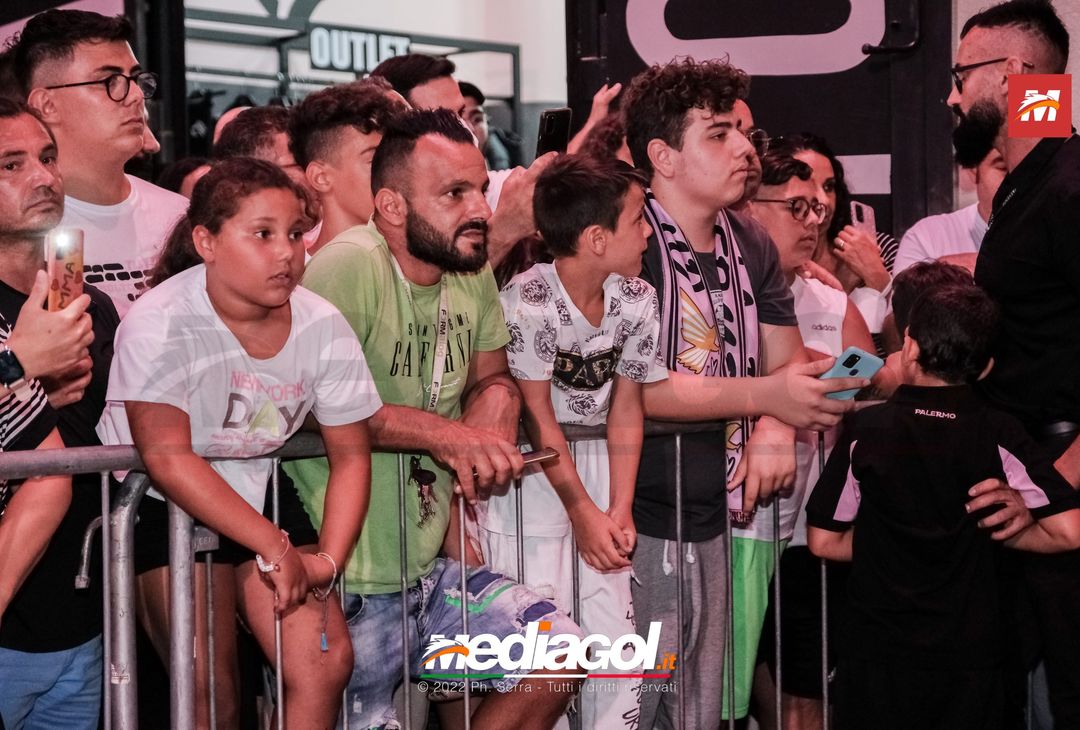 FOTO RITIRO PALERMO, Brunori e l’incontro con i tifosi al Barbera (Gallery) - immagine 40