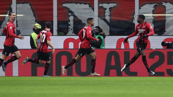 MILAN, ITALY - JANUARY 06: Rafael Leao of AC Milan celebrates scoring his teams third goal to make it 3-1 during the Serie A match between AC Milan and AS Roma at Stadio Giuseppe Meazza on January 06, 2022 in Milan, Italy. (Photo by Marco Luzzani/Getty Images) Tre dolcetti per il Milan nella calza della Befana - immagine 1