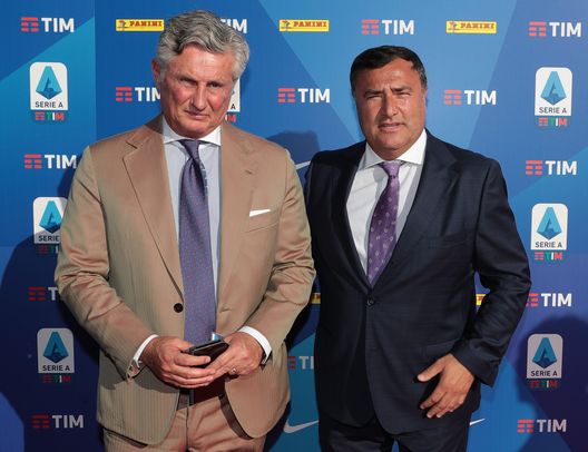 MILAN, ITALY - JULY 29: Joe Barone (R) and Daniele Prade of ACF Fiorentina pose prior to the Serie A 2019/2020 fixture unveiling on July 29, 2019 in Milan, Italy. (Photo by Emilio Andreoli/Getty Images for Lega Serie A) Calciomercato: tutte le cifre della Fiorentina di Commisso- immagine 2