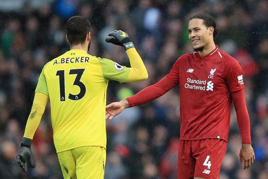 LONDON, ENGLAND - MARCH 17: Alisson of Liverpool shakes hands with Virgil van Dijk of Liverpool after the Premier League match between Fulham FC and Liverpool FC at Craven Cottage on March 17, 2019 in London, United Kingdom. (Photo by Marc Atkins/Getty Images) LONDON, ENGLAND - MARCH 17: Alisson of Liverpool shakes hands with Virgil van Dijk of Liverpool after the Premier League match between Fulham FC and Liverpool FC at Craven Cottage on March 17, 2019 in London, United Kingdom. (Photo by Marc Atkins/Getty Images)