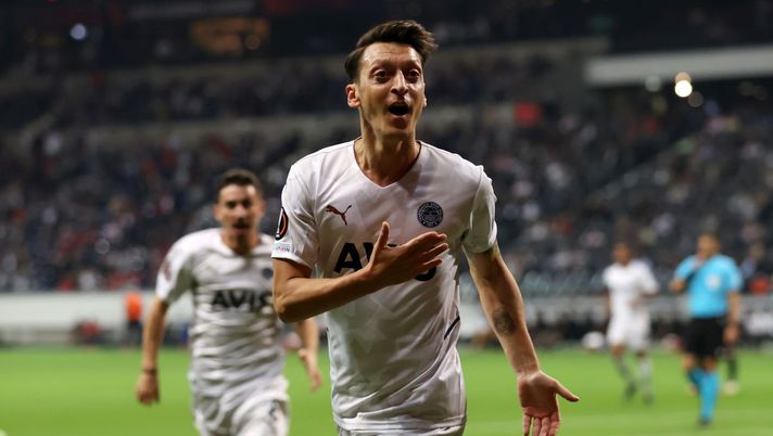 Getty Images Ozil annuncia il ritiro dal calcio giocato: “È stato un viaggio incredibile” - immagine 1
